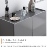 薄型キャビネット 幅70cm サイドボード 扉収納 鏡面 石目調 スリム リビング キッチン 玄関 本棚 フラット ストーン 脚付き 2WAY 可動棚 配線穴 ルーター収納