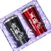 名入れ タンブラー ペア 名前入り プレゼント 真空断熱 保温 保冷 ステンレス ステンレスタンブラー 彫刻 刻印 印字 グラス コップ おしゃれ ビールグラス 父の日 母の日 還暦祝い 退職 誕生日 結婚祝い 昇進 無料 ラッピング メッセージカード 記念品 送別会 敬老の日 実用的 ネーム入れ 男性 女性 バースデー ギフト 450 ml 化粧箱 入り 黒 赤 セット C17