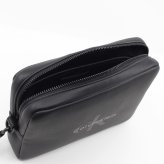 カルバンクライン　CK　Calvin Klein　セカンドバッグ　LV04D1257G UB1　ブラック BLACK　BOLD POUCH WITH HANDLE　ボールド ポーチ ウィズ ハンドル　クラッチバッグ　Europeライン