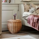 ferm LIVING ファームリビング Apple Braided Storage リンゴのカゴ Lサイズ おしゃれディスプレイ 北欧 雑貨 インテリア バスケット ラタン カゴ 飾り 収納 玄関 リビング プレゼント ギフト おすすめ