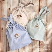 【名入れ 刺繍】名前入り 巾着トート《虹 太陽 月》(巾着 コップ袋 トート 給食袋 入園 通園 入園準備 入学準備 新学期 幼稚園 保育園 通学 お道具入れ ポーチ サブバッグ 習い事 子ども用ポーチ 女の子 男の子 キッズ ) 129