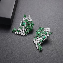 ピアス 両耳用 キュービックジルコニア ホワイト グリーン 真鍮 シルバー スタッド 上品 エレガント 大きめ 大ぶり きれいめ モチーフ ハート はーと e17091975