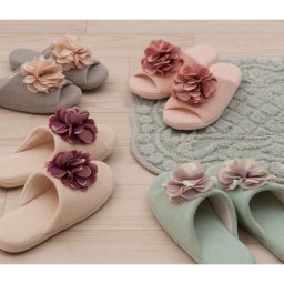 SDS コンフォ 花モチーフ付き スリッパ Lサイズ【約25.5cm】ブルー ベージュ グレー ピンク 花 お花 花モチーフ 立体 洗濯OK 丸洗い可 おしゃれ 可愛い 華やか リラックス お風呂あがり おうち時間 授業参観 保育参観 入院 職場 誕生日 記念日 母の日 新築祝い 引越祝い プレゼント ギフト 贈り物