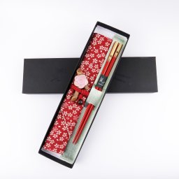 【彫刻名入れ】★送料無料★☆輪島うるし箸 南天 桜ちらし箸袋(赤)梅の花箸置き(陶器)付 セット【彩り豊かな塗り箸 還暦 古希 お祝い 内祝 贈り物】