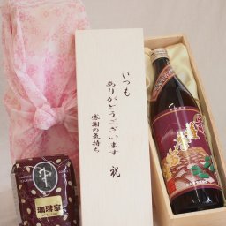 贈り物いつもありがとう木箱と珈琲豆セットオススメ珈琲豆(特注ブレンド200g)濱田酒造 本格芋焼酎 鹿児島県産赤芋使用赤薩摩富士 (鹿児島県) 900ml
