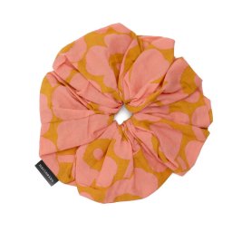 マリメッコ ウニッコ ヘアーシュシュ ピーチ/ベージュ marimekko Ruusunkukka Unikko ヘアアクセサリー ギフト 耐熱 電子レンジ対応 結婚祝い プレゼント 贈り物