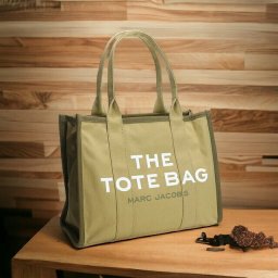 MARC JACOBS マークジェイコブス トートバッグ レディース H073M01RE21 SLATE GREEN MULTI カーキ系 ブランド ロゴ キャンバス バッグ 肩掛け マチあり バック おしゃれ 出産祝い ママ ギフト 記念日 誕生日 プレゼント
