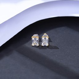 ピアス 両耳用 キュービックジルコニア ホワイト シルバー925 イエローゴールド スタッド エメラルドカット 一粒 4本爪 シンプル ce20101005