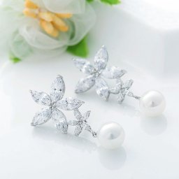 ピアス 両耳用 キュービックジルコニア ホワイト 真鍮 シルバー スタッド 上品 エレガント 大きめ 大ぶり フラワー 花 イミテーションパール 人工パール e15112301