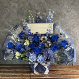 【アレンジメント】ブルーシルバーで格好良く【大切な方へ】恋人 上司 両親 お祝い プロポーズ 結婚祝い 開店祝い 開業祝い 発表会 送別会 引越し祝い 新築祝い 結婚記念日 誕生日 退職祝い ギフト プレゼント 豪華 母の日