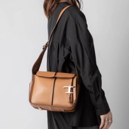 トッズ TOD'S XBWTSBY 0100 QMK トートバッグ レディース バッグ ハンドバッグ レザー タイムレス ミニ ショルダーバッグ ブランドロゴ 通勤 旅行 おしゃれ プレゼント ギフト 贈り物 シンプル 誕生日 記念 お祝い ライトブラウン