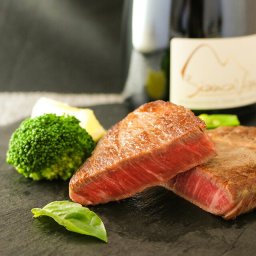 松阪牛 ギフト シャトーブリアン ステーキ 1,000g 1kg（100g×10枚）[送料無料] | 松坂牛 黒毛和牛 肉 和牛 超希少部位 ヒレ フィレ テンダーロイン 赤身 結婚祝い 出産祝い 内祝い 結婚 お返し ギフト券 セット ラッピング 贈答用 A5 目録