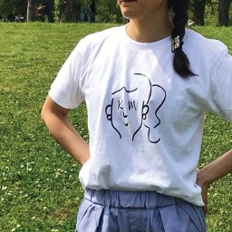 名前入りTシャツ【顔ネーム・母】 名入れ 誕生日 母の日 父の日 出産祝い 結婚祝い 敬老の日  還暦 ホワイトデー 名前入り 家族 夫婦 親子 カップル ファミリーデザイン お揃い ペアtシャツ ペアルック tシャツ 親子コーデ リンクコーデ マタニティフォト 結婚記念 プレゼント ギフト ペアギフト クリスマスプレゼント