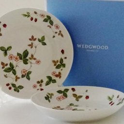 ウェッジウッドWEDGWOOD ワイルド・ストロベリー カジュアル ボウル 20CM ペア【御結婚御祝・内祝・新築御祝・還暦御祝・御礼・寿・ギフト包装可能】