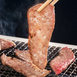 松阪牛 焼肉用 肩・モモ・バラ 木箱入 贈答用 500g 牛肉 和牛 国産 三重産 ブランド肉 精肉 肉 薄切り 冷凍 肩肉 モモ肉 ビーフ 焼肉 高級 ごちそう 贅沢 三重 松阪まるよし