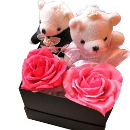結婚祝いプレゼント 彼女 友人 ハート 枯れない バラ ドレス使用くまちゃん ハートのバラを抱えた サプライズなプレゼント ソープフラワー使用 ケース付き