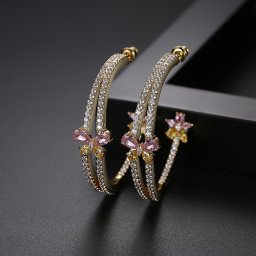 ピアス 両耳用 キュービックジルコニア ホワイト 真鍮 イエローゴールド シルバー スタッド 可愛い かわいい モチーフ 蝶 バタフライ フラワー 花 カール e19061708