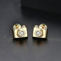ピアス 両耳用 キュービックジルコニア 真鍮 ホワイト イエローゴールド シルバー スタッド 可愛い かわいい ニッケルフリー モチーフ カメラ e18041630