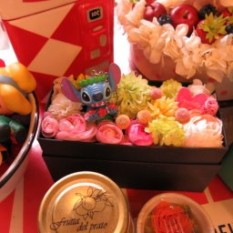 ディズニー　スティッチ　フラワーギフト　箱を開けてサプライズ　スティッチ入り　横長ボックス　アートフラワー使用　◆スティッチ柄はお任せとなります