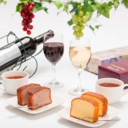 桔梗ヶ原ワインカステラ（白赤）2本入 人気スイーツ グルメプレゼント お菓子 母の日 父の日 敬朗の日 お誕生日祝い お歳暮 お中元 出産祝い お祝い ギフト お歳暮 贈り物 夏ギフト 冬ギフト ワインケーキ パウンドケーキ 大人味 ご挨拶 ケーキ クリスマスプレゼント バレンタインデ
