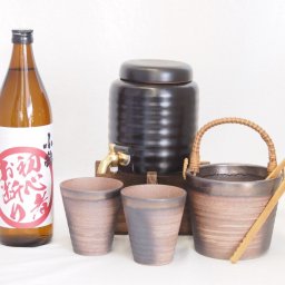 本格焼酎サーバー1000cc(18cm×24cm 1kg)萬古焼ペアカップ氷入れ竹トングセット小正醸造 芋焼酎 小鶴初心者お断り (鹿児島県) 900ml×1本
