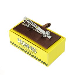 ピーナッツ／タイバー　(ウッドストック柄・プレシオサ  BOX付)　プレゼント ギフト ブランド ネクタイ 結婚式 クリスマス  ネクタイピン スーツ ビジネス キャラクター  送料無料 PNP-TB004