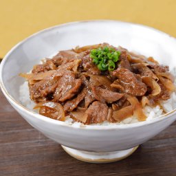 鈴なり 国産牛めしの具 4袋セット 牛めしの具 国産 冷凍 惣菜 温めるだけ 丼の具 和風惣菜 肉料理 牛丼の具 おかず 肉惣菜 牛肉 牛めし