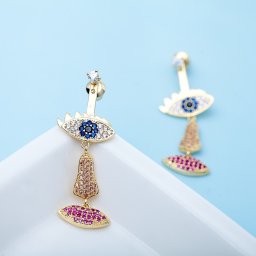 ピアス 両耳用 キュービックジルコニア ホワイト 真鍮 イエローゴールド シルバー ブラック スタッド 揺れる ゆれる モチーフ 目 鼻 口 ユニーク e16072306