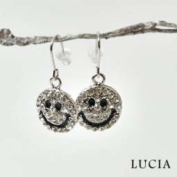 【LUCIA ルチア】キラキラ ニコちゃん フックピアス (9225)レディース アクセサリー イヤリング スマイル ラインストーン おしゃれ カジュアル かわいい 大人可愛い シンプル 30代 40代 50代 ギフト プレゼント 誕生日 クリスマス 母の日