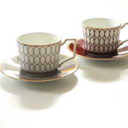 ウェッジウッドWEDGWOOD ルネッサンスグレー・レッド　ティーカップ＆ソーサ　ぺア【御結婚御祝・内祝・新築御祝・還暦御祝・御礼・寿・ギフト包装可能】