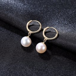 ピアス 両耳用 淡水パール ホワイト 18K イエローゴールド フープ 中粒 一粒 揺れる ゆれる シンプル 上品 エレガント 大人 おしゃれ きれいめ ge0004