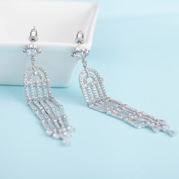 ピアス 両耳用 キュービックジルコニア ホワイト ブルー イエロー 真鍮 シルバー スタッド 揺れる ゆれる ぶら下がり エレガント 大きめ 大ぶり e16070406