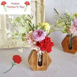  【Thanks Mom】花瓶付きフラワーインテリア　母の日フラワー　ナチュラル　ウッド花器　プリザーブドフラワー　ドライフラワー　【母の日限定】
