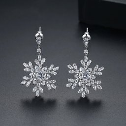 ピアス 両耳用 キュービックジルコニア 真鍮 ホワイト シルバー スタッド 揺れる ゆれる ぶら下がり 大きめ 大ぶり モチーフ 雪の結晶 スノーフレーク e19051605