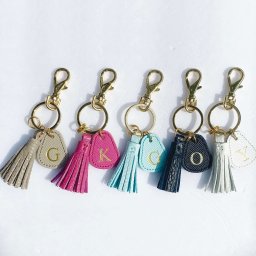 タッセル付きイニシャルチャーム　革小物