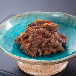 松阪牛しぐれ煮 唐辛子入り 60g しぐれ煮 牛 惣菜 松阪牛 佃煮 黒毛和牛 ご飯のお供 牛肉 お弁当 肉料理 おにぎり 和牛