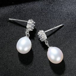 ピアス 両耳用 淡水パール ホワイト ピンク パープル シルバー925 シルバーとイエローゴールド スタッド 中粒 揺れる ゆれる 大人 きれいめ フラワー 花 pe0310