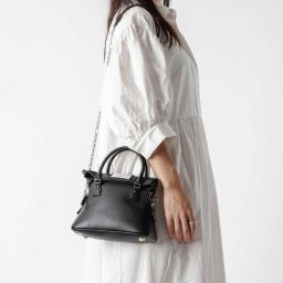 メゾン マルジェラ MAISON MARGIELA SB1WG0036 P5348 ショルダーバッグ 5AC CLASSIQUE MICRO メンズ レディース バッグ マイクロ クロスボディ 肩掛け 本革 レザー チェーンショルダーストラップ カジュアル プレゼント ギフト お出掛け ブランド おしゃれ ブラック