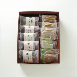 老舗茶舗の宇治抹茶焼き菓子5種12個詰合せ【御礼・内祝い】／ 抹茶 バウムクーヘン マドレーヌ ヴァッフェル フィナンシェ ラングドシャ クッキー 抹茶スイーツ 焼き菓子詰め合わせ 洋菓子 和菓子 お菓子 誕生日 記念日 結婚祝い 結婚内祝い 出産祝い 出産内祝い 卒業記念品 還暦祝い 古希祝い 喜寿祝い 慶事 弔事 お見舞い お供え 祖父 祖母 父 母 両親 お中元 父の日