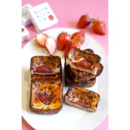 BLOCK BLOCK TOKYO バスクチーズケーキ／Basque Burnt Cheese Cake（国産いちご　4個入り）