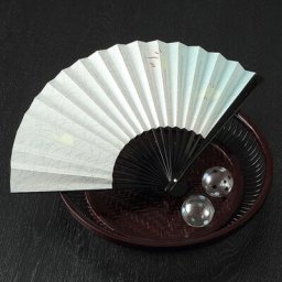 ３００年の伝統を受け継いだ近江扇子 うさぎ