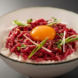 お中元 岡山 黒毛和牛生ハムユッケ丼セット 400g グルメ 人気 おすすめ ギフト 贈答 取り寄せ お取り寄せグルメ お取り寄せ 熨斗 のし 贈り物(代引不可)【送料無料】