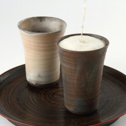 送料無料 日本酒器 伝統酒器 キメ細やかな泡で上質な時間 〈 白丹波＆窯変 ペアビアーカップ 〉 丹波焼窯元丹誠窯