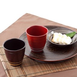 送料無料  日本酒器 記念日の贈り物に 和らぎフリーカップペア ライン(黒・吟朱) 東出漆器店