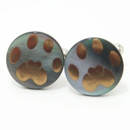 受注生産品 Mt. ARTIGIANO 肉球模様の蒔絵カフス カフスボタン カフリンクス cufflinks cuffs メンズ 男性 誕生日 プチギフト お祝い パーティー 結婚式 披露宴 敬老の日 スーツアクセサリー専門店 ブライダル 披露宴 二次会 お呼ばれ おしゃれ カフスマニア