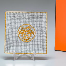エルメス 食器 HERMES モザイク ヴァンキャトル 026043P 15cm プチカレ スクエアプレート No.3 洋食器 26043P 誕生日 還暦祝い 結婚祝い 結婚式 バレンタイン 高級 父の日 母の日【スペシャルラッピング660円(別売り)】 即日発送 成人祝い