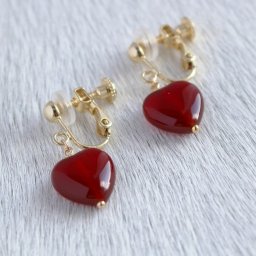 【Sweet Heart】レッドアゲート＜ハートシェイプ＞のイヤリング（真鍮 ※ニッケルフリー）