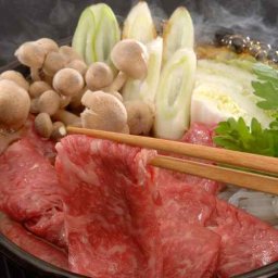常陸牛 すき焼き モモ 240g 茨城県産 黒毛和牛 ブランド牛 国産 すきやき 牛肉 肉 ギフト 贈答 お歳暮 お中元 お祝い 内祝い のし対応 冷凍