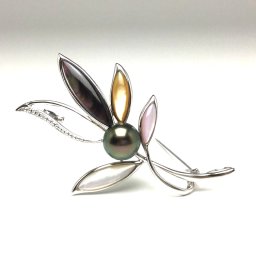 真珠 ブローチ パール 黒蝶真珠 11.3mm ピーコックグリーン シルバー シェル 植物 72597 イソワパール