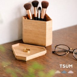 TSUM つむ 三角 SARA 皿・蓋[トレー 北欧 風 デザイン おしゃれ 木製 三角形 日本製 お皿 ウッド トレイ タモ材 天然木 プレート 器 小物 菓子皿 取り皿 ウッドプレート 木製食器 副菜 銘々皿 タモ 無垢材 食器 丈夫 かわいい] 1-2W